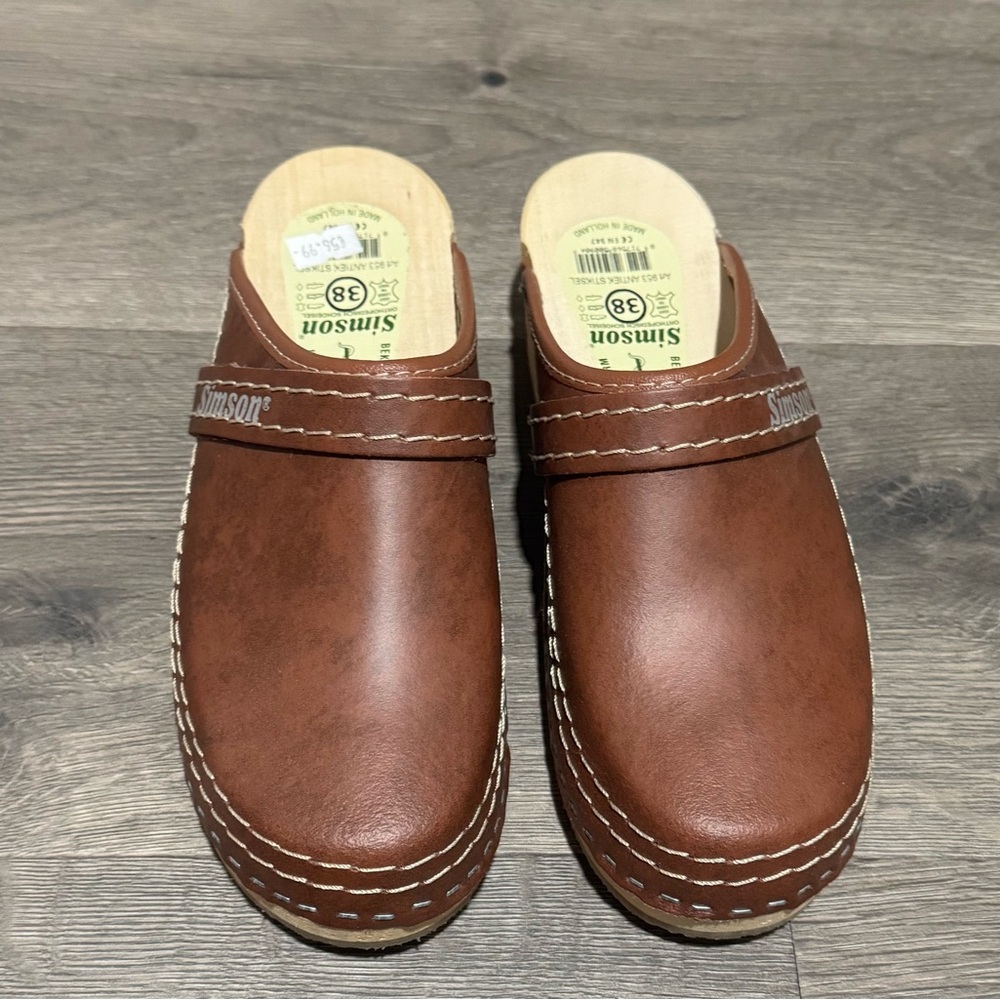Women's Brown Leather Clogs - Picture 3 of 6